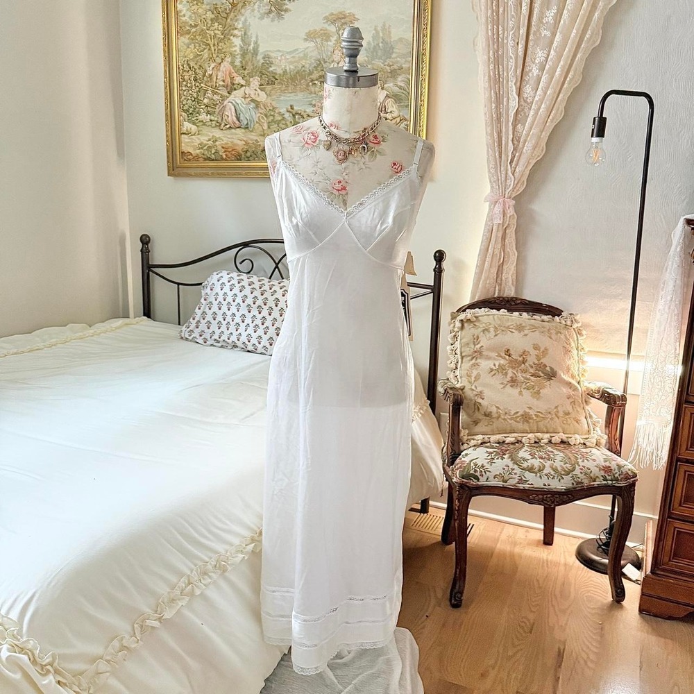 Vintage Kayser size 40 white satin nylon full length slip